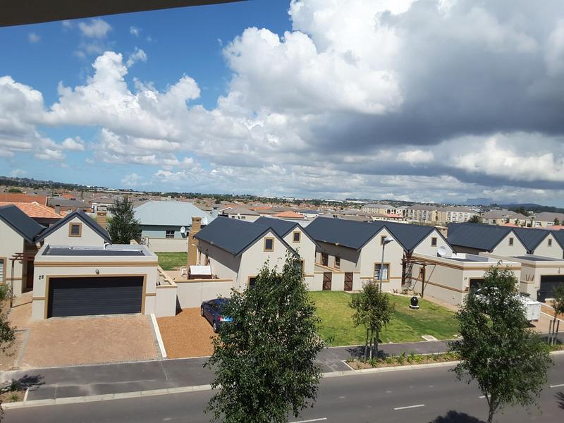 To Let 2 Bedroom Property for Rent in Buhrein Western Cape